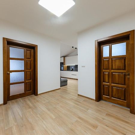 Luxury Apartments Uzhorod Екстер'єр фото