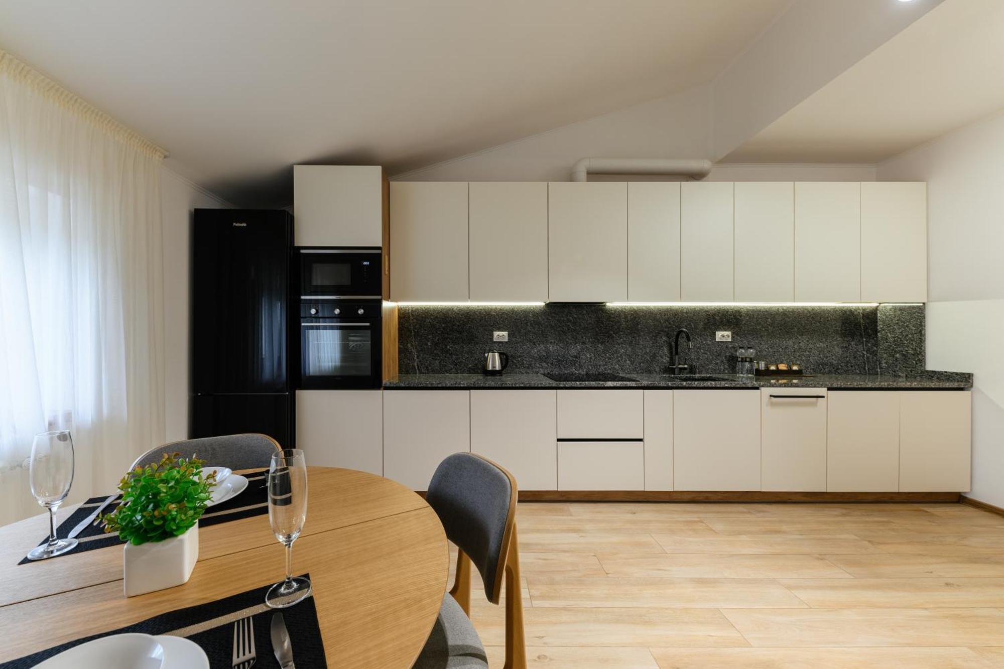 Luxury Apartments Uzhorod Екстер'єр фото