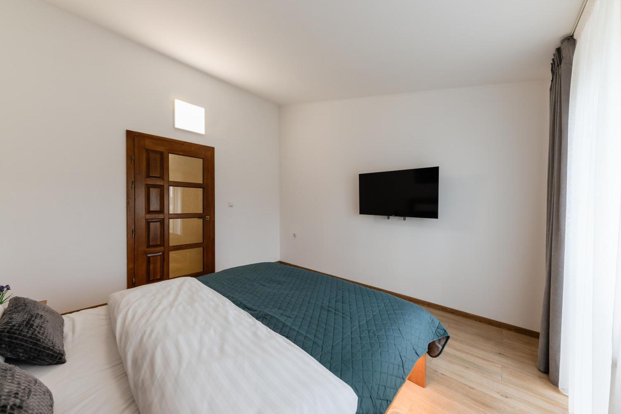 Luxury Apartments Uzhorod Екстер'єр фото