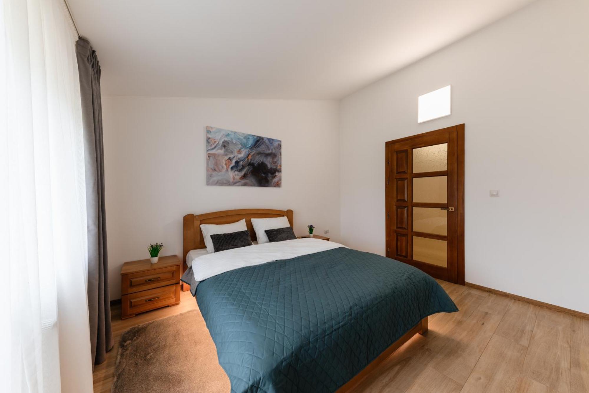 Luxury Apartments Uzhorod Екстер'єр фото
