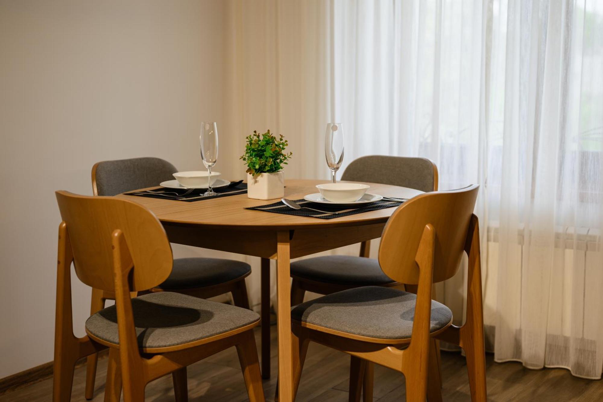 Luxury Apartments Uzhorod Екстер'єр фото