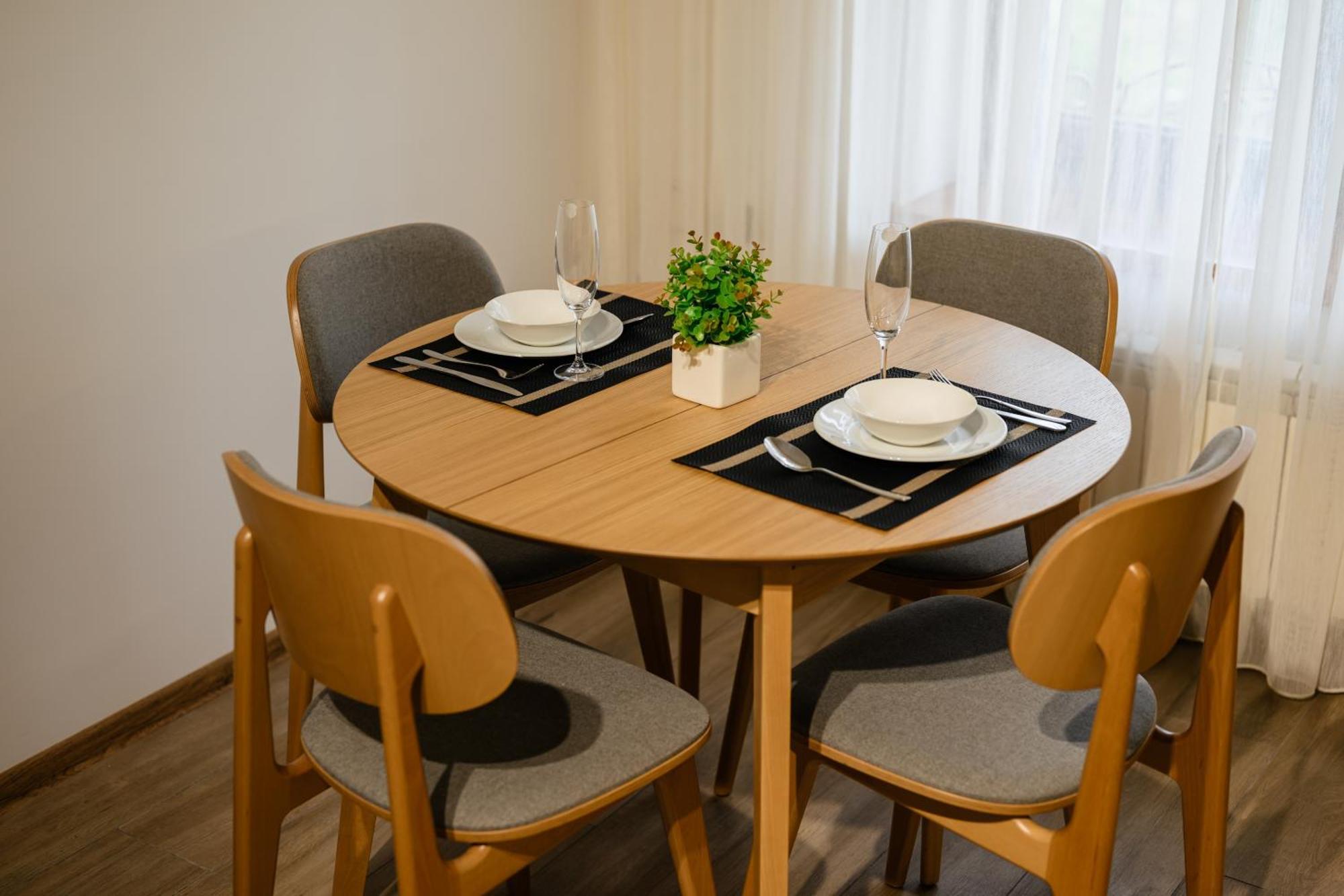 Luxury Apartments Uzhorod Екстер'єр фото