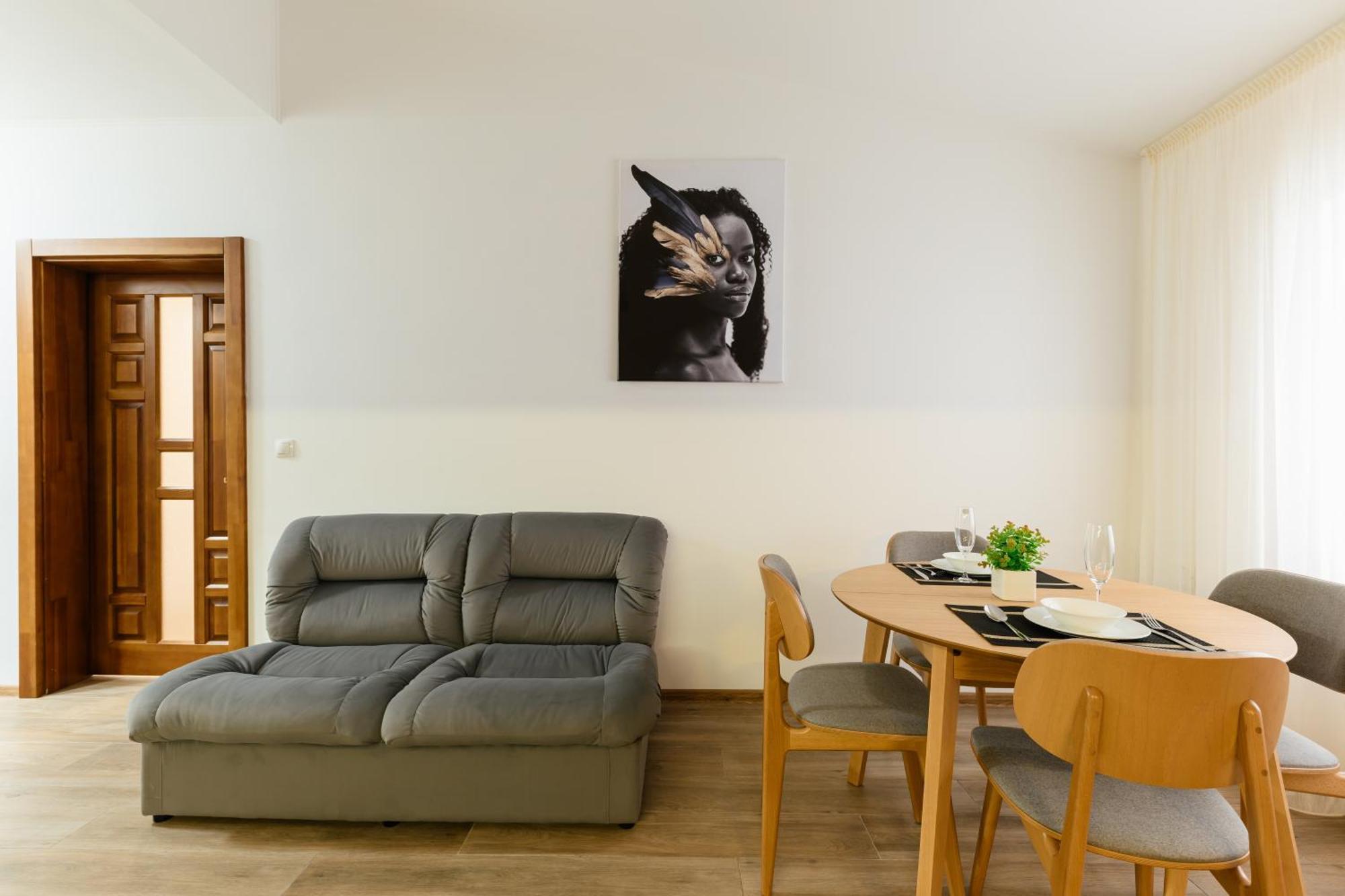 Luxury Apartments Uzhorod Екстер'єр фото